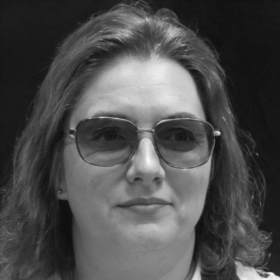 Ana Martínez - Consultora Financiera Senior